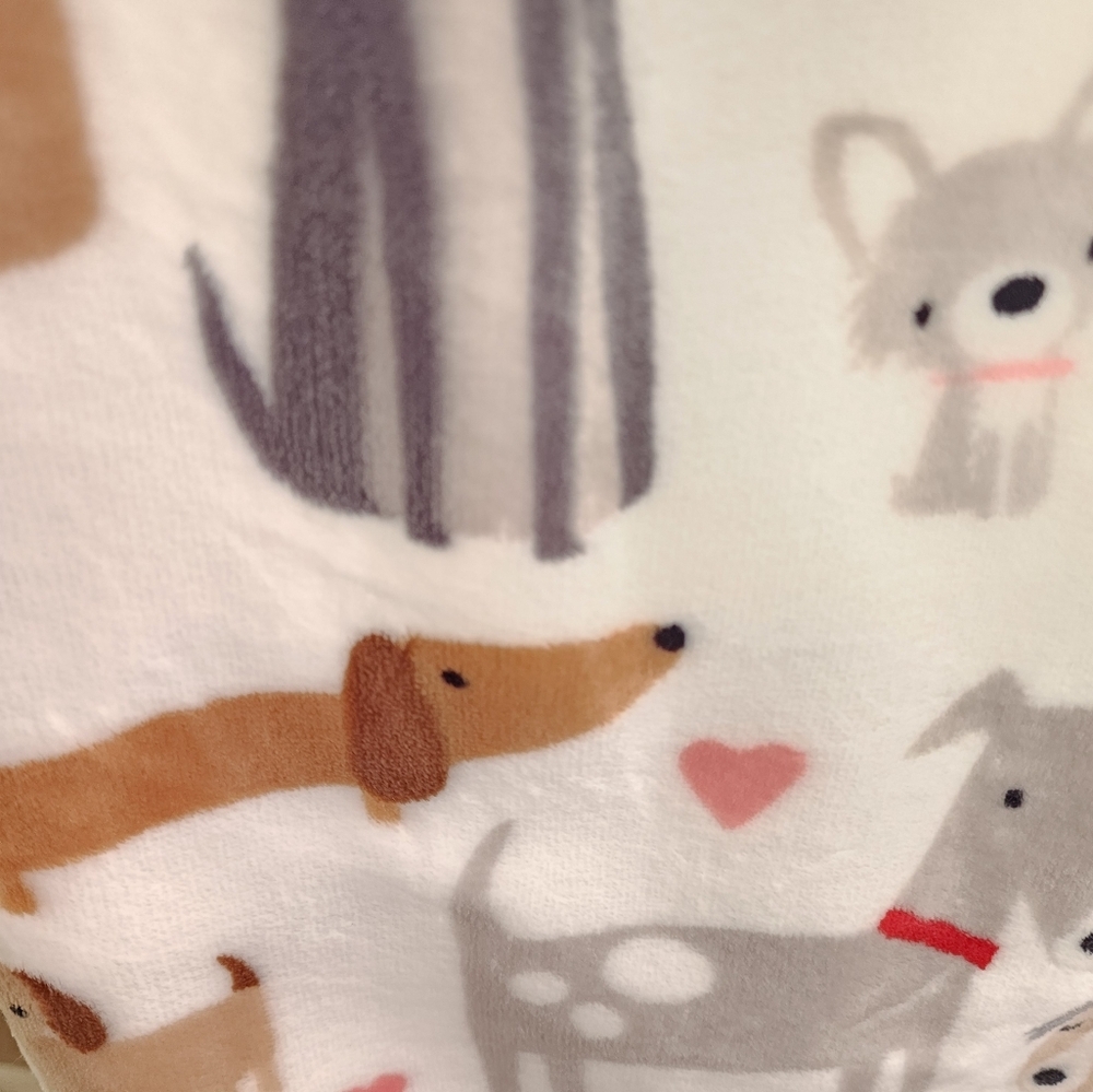 CYNTHIA ROWLEY NEW DOGGIE SOFT 60 X 70 DECORATIVE THROW - Picture 2 of 6